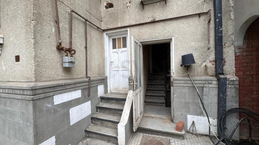 Casă individuală cu 11 camere cu Canalizare în Dristor