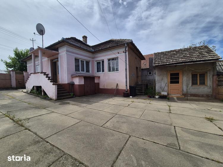 Casă cu 3 camere cu Teren 4260 Mp în Covăsinț