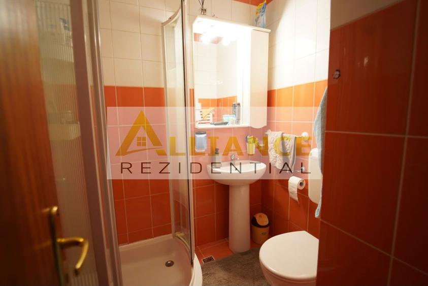 Apartament cu 3 camere semidecomandat, mobilat în Vitan Mall