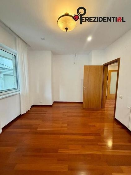 Apartament cu 4 camere semidecomandat în Primăverii