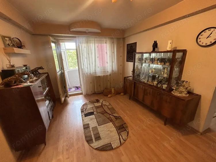 Apartament cu 2 camere semidecomandat în CET
