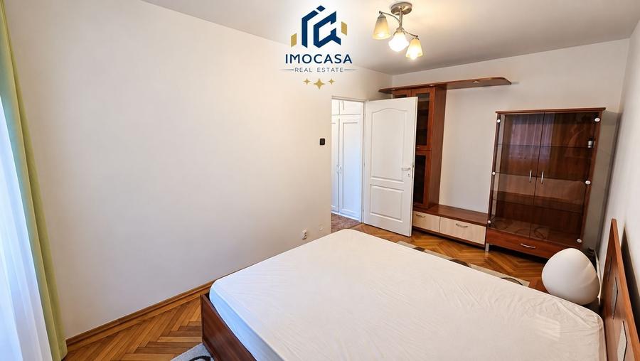 Apartament cu 4 camere decomandat, mobilat în Aurel Vlaicu