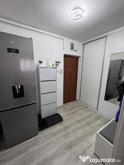 Apartament cu 2 camere semidecomandat în Vlahuță