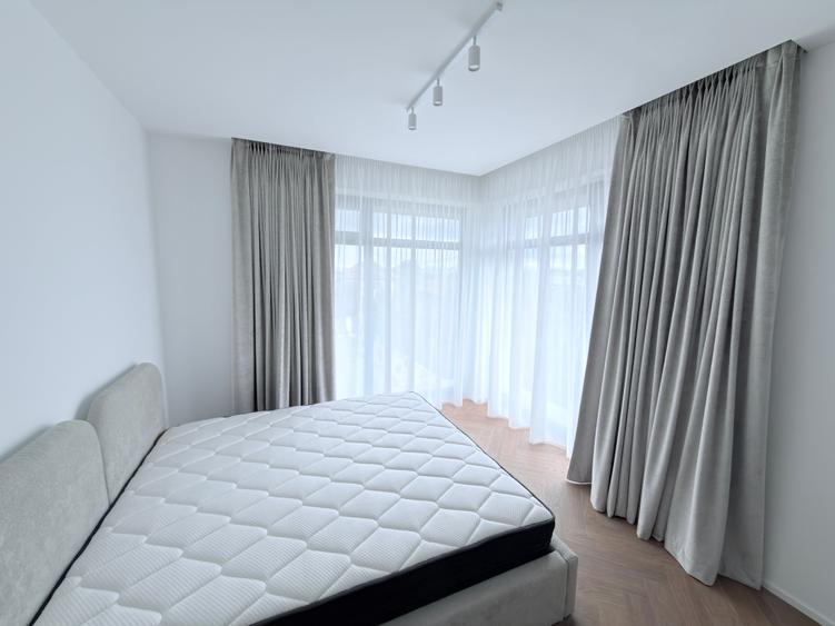 Casă individuală cu 5 camere cu Teren 1000 Mp în Central