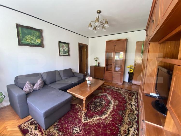 Apartament cu 3 camere semidecomandat, mobilat în Dacia