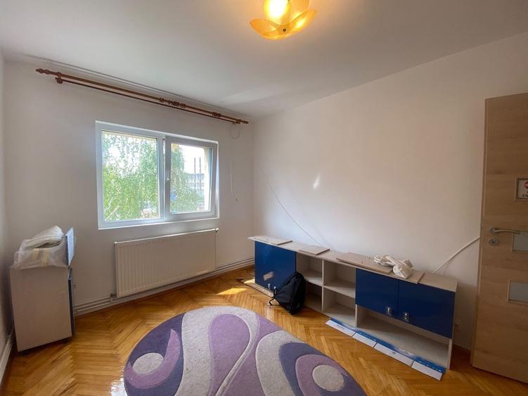 Apartament cu 3 camere decomandat în Mărăști