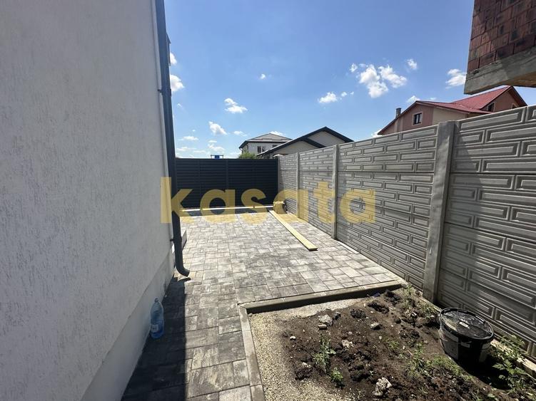 Casă individuală cu 4 camere cu Canalizare în Sud