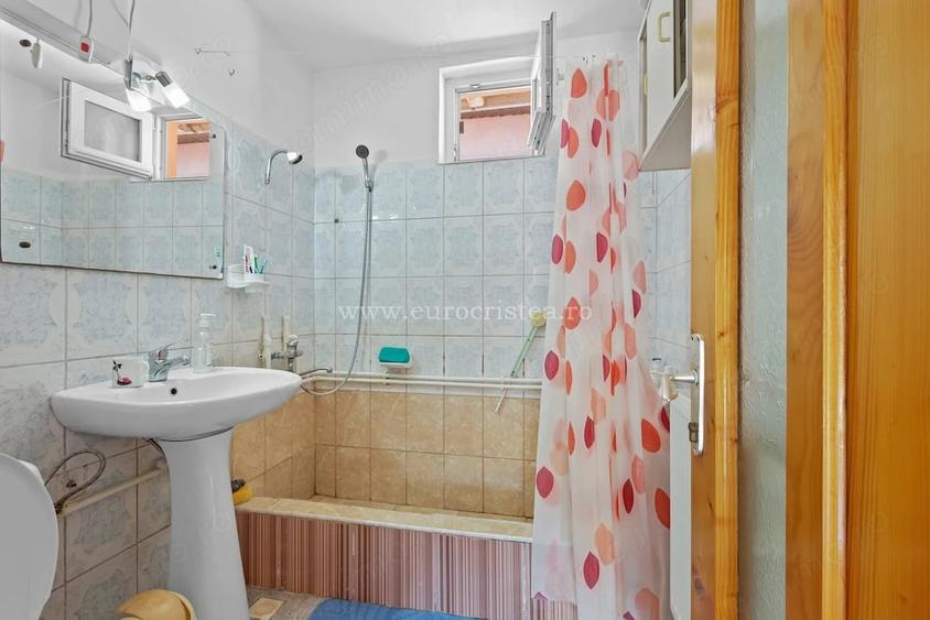 Casă cu 2 camere cu Teren 610 Mp în 23 August