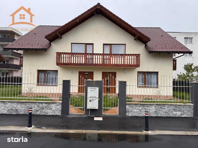 Casă cu 5 camere cu Canalizare în Central