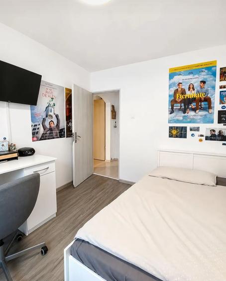 Apartament cu 3 camere decomandat în Exterior Vest