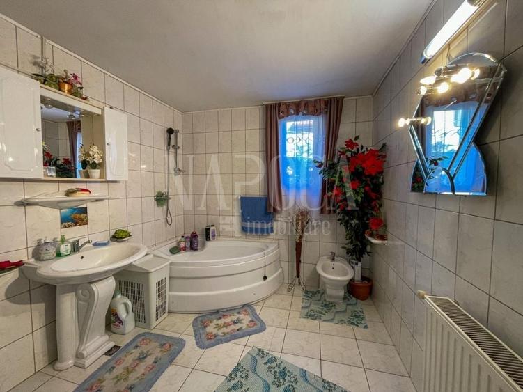 Casă individuală cu 7 camere cu Canalizare în Florești