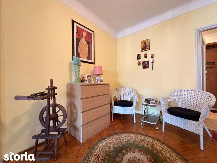 Apartament cu 5 camere, mobilat în Moșilor