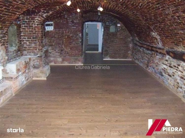 Spațiu comercial, de 300 mp, în Central