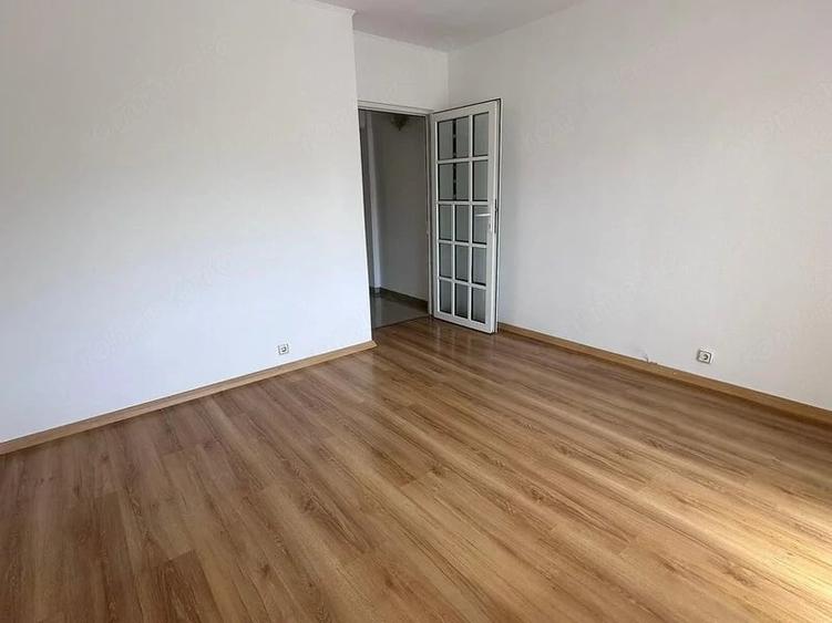 Apartament cu 4 camere decomandat în Decebal