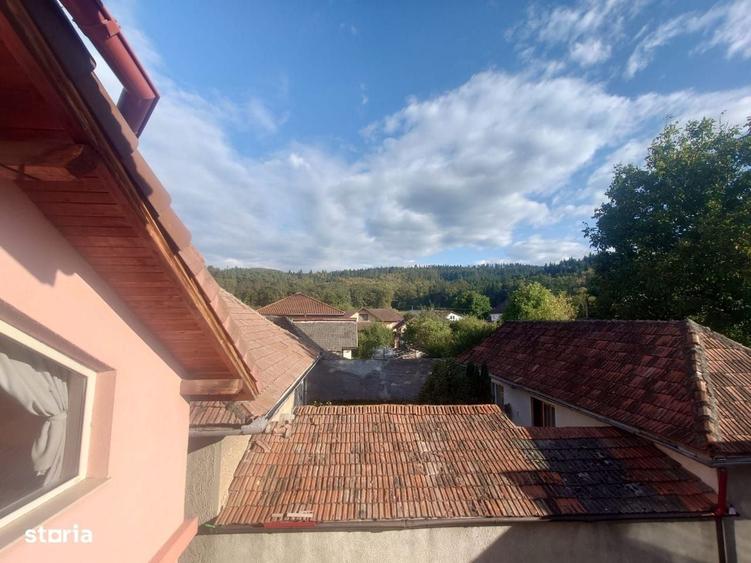 Casă cu 4 camere cu Teren 1000 Mp în Cristian