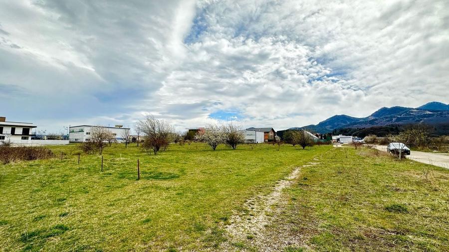 Teren Construcții intravilan de 1160 mp, în Astra