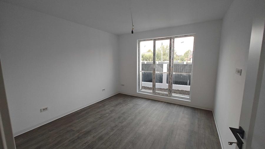 Casă cu 4 camere în Pasărea