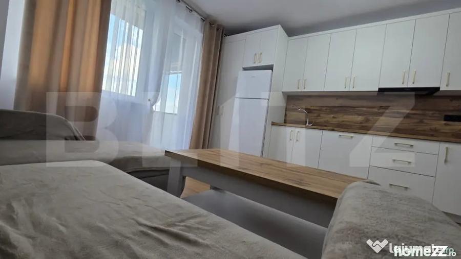 Apartament cu 3 camere semidecomandat în Central