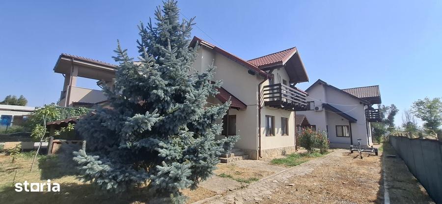 Casă cu 8 camere cu Teren 776 Mp în Central