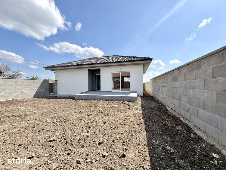 Casă cu 3 camere cu Teren 290 Mp în Sânandrei