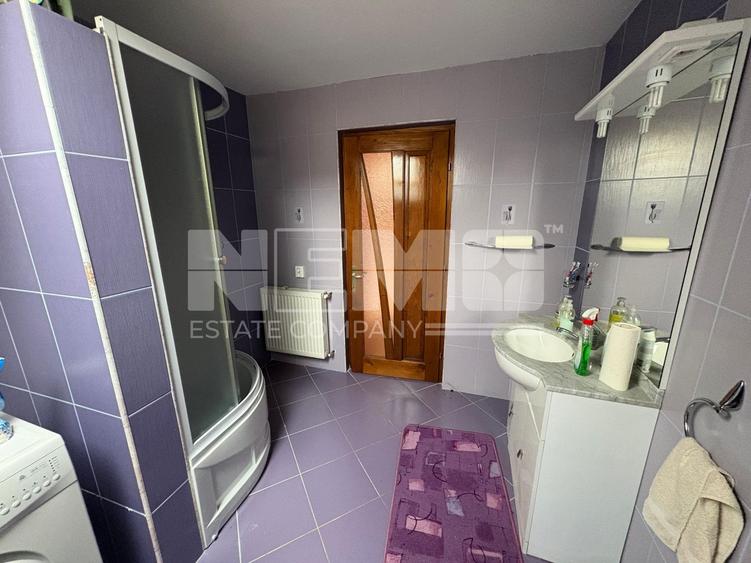Casă individuală cu 5 camere cu Canalizare în Vicovu de Sus