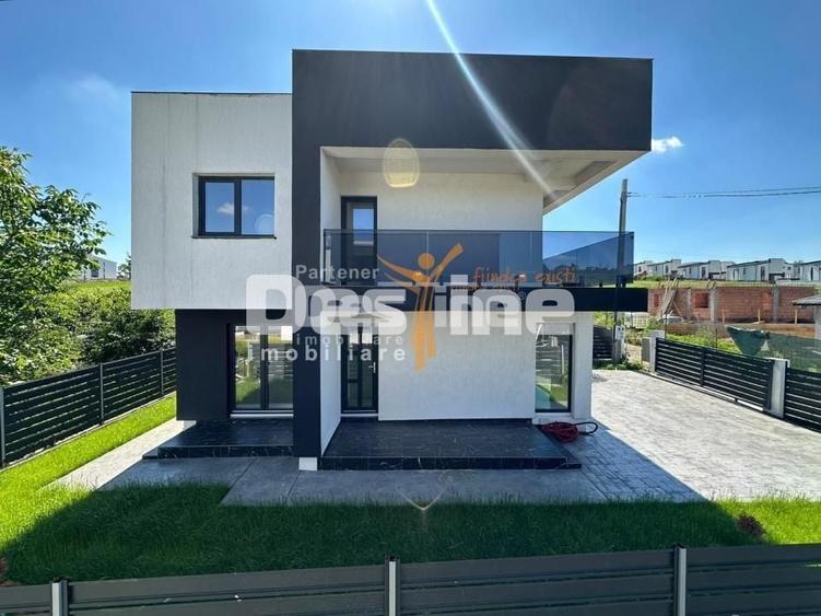 Duplex cu 4 camere cu Canalizare în Rediu