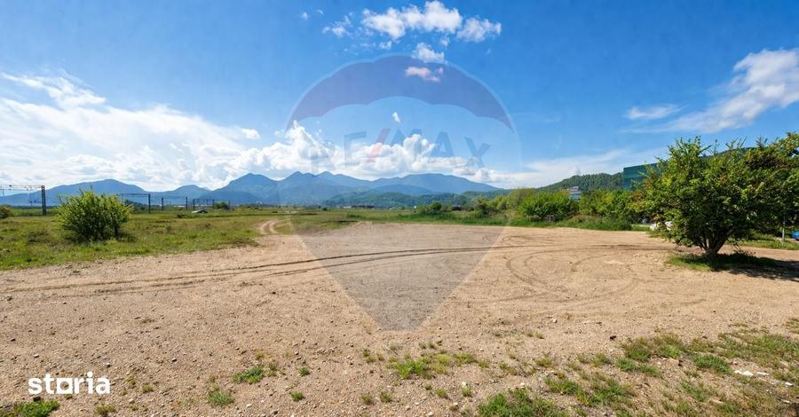 Teren de 7300 mp, în Tractorul