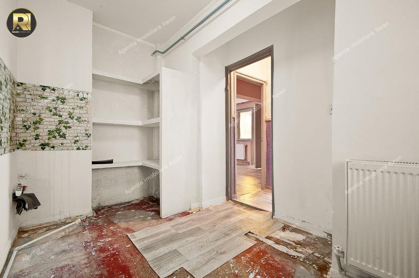 Apartament cu 3 camere semidecomandat în Micro 40