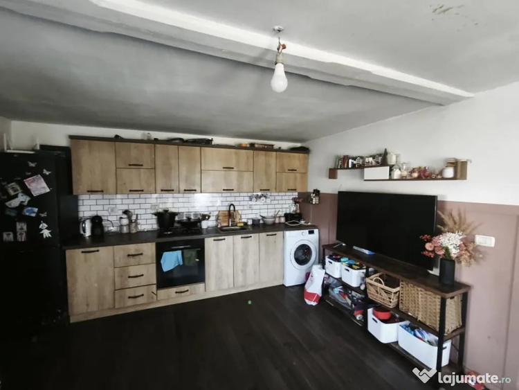 Casă cu 2 camere cu Teren 5567 Mp în Frătăuții Vechi