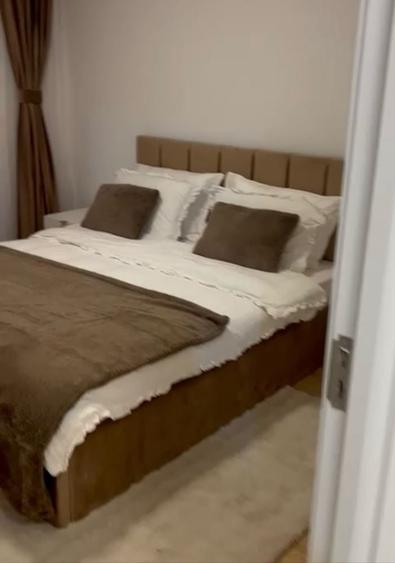 Apartament cu 3 camere decomandat în Calea București