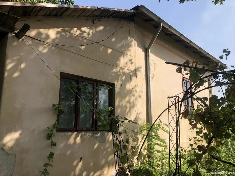 Casă cu 8 camere cu Teren 2700 Mp în Grojdibodu