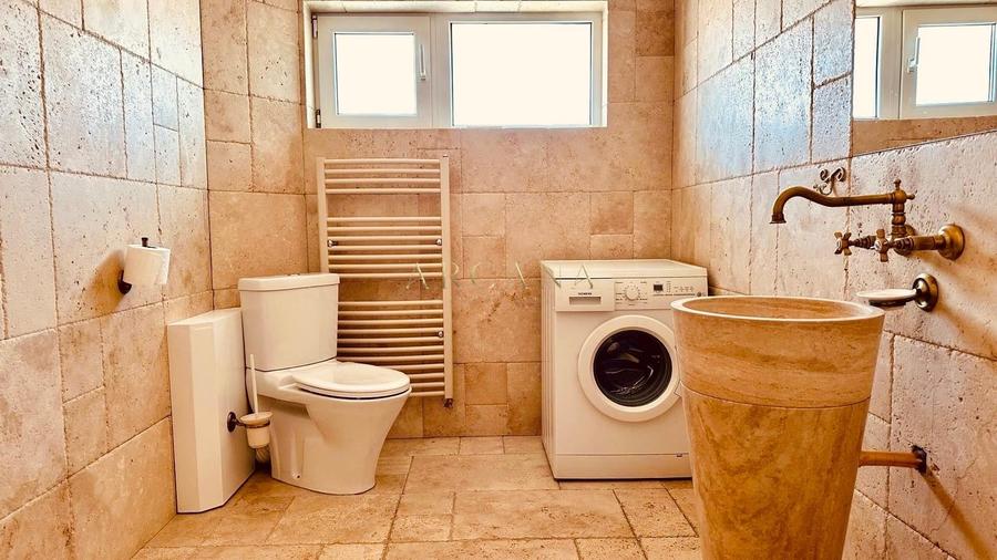Apartament cu 4 camere semidecomandat, mobilat în Zorilor