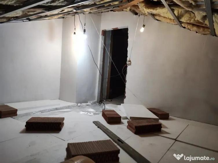 Se vinde apartament pod cu suprafata de 275 mp Floresti - 1