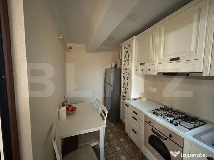 Apartament cu 3 camere semidecomandat, mobilat în Central