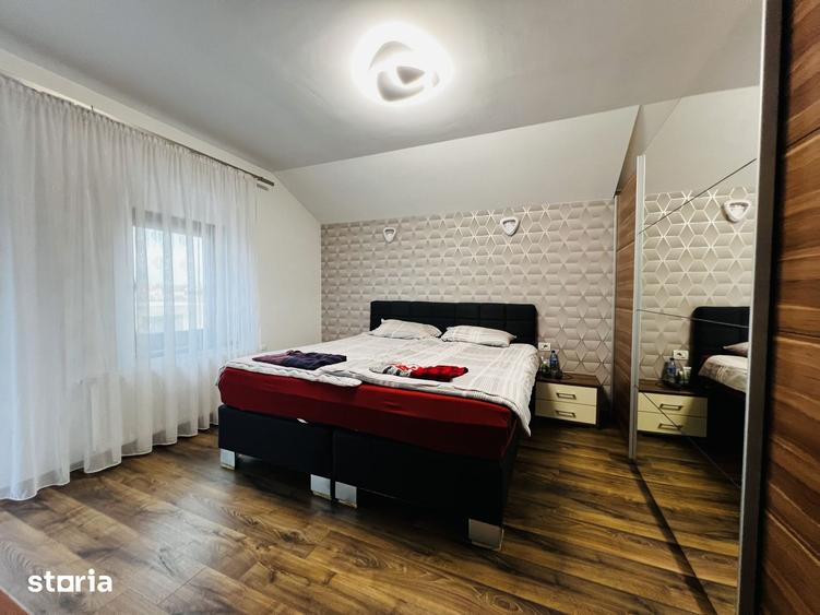 Casă cu 5 camere cu Teren 860 Mp în Sânmihaiu Român