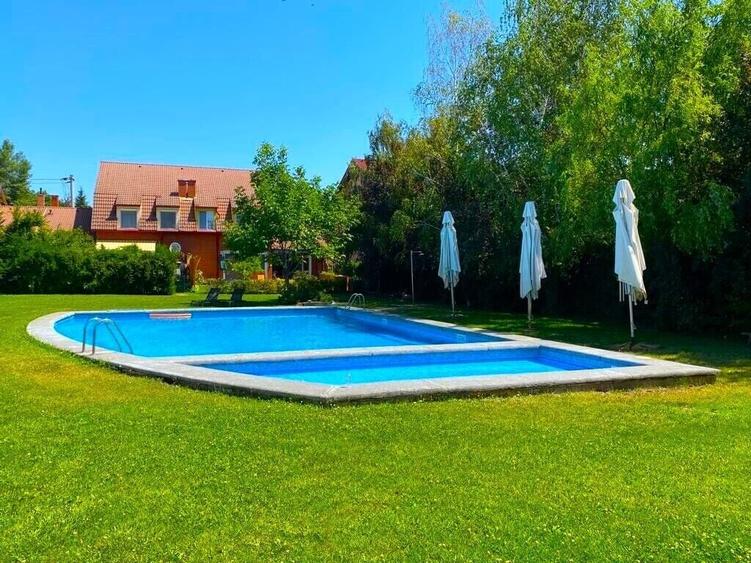 Duplex cu 6 camere cu Piscina în Iancu Nicolae