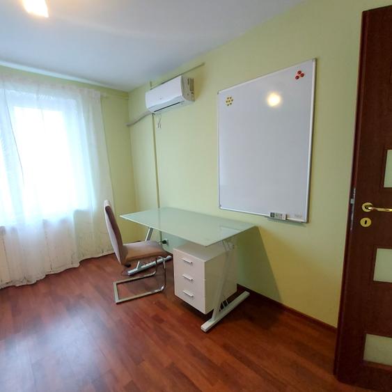 Apartament cu 3 camere semidecomandat în Dristor