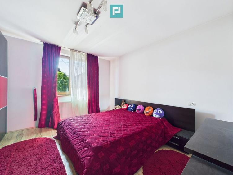 Casă individuală cu 8 camere cu Canalizare în Mehala