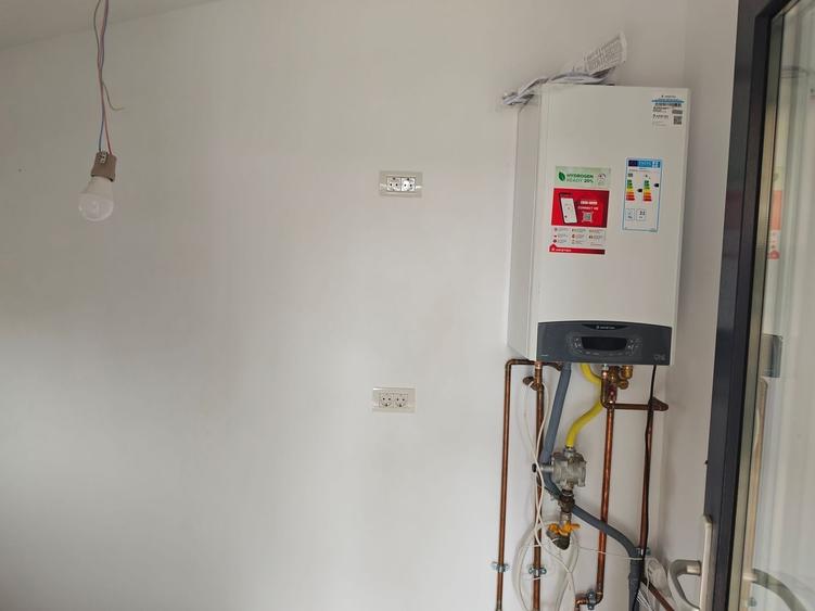 Casă individuală cu 4 camere cu Canalizare în Utvin