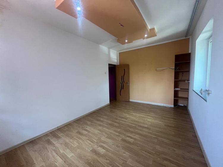 Apartament cu 3 camere decomandat, mobilat în Ferentari