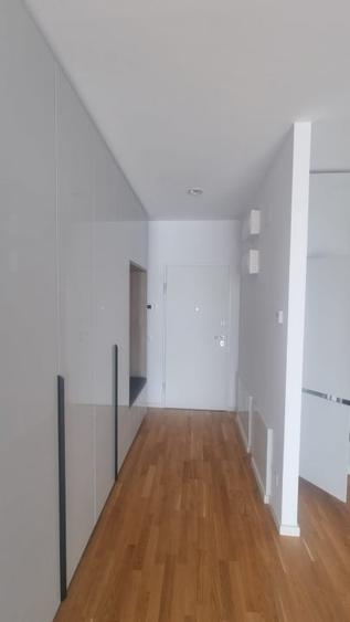 Apartament cu 4 camere decomandat în Băneasa