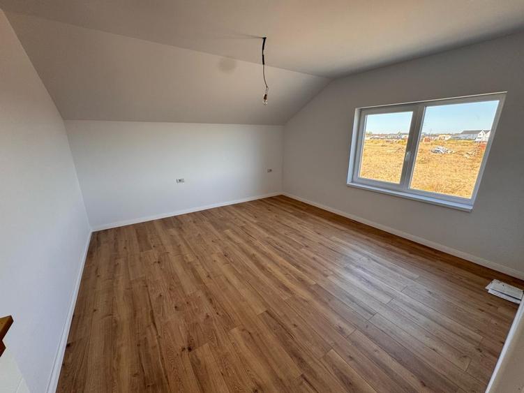 Duplex cu 4 camere cu Canalizare în Moșnița Nouă