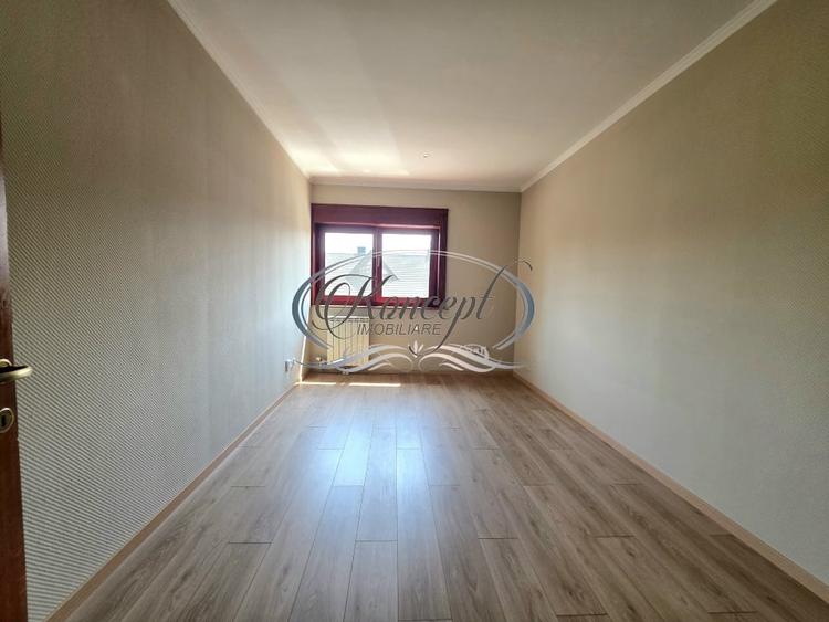 Casă individuală cu 9 camere cu Canalizare în Gruia