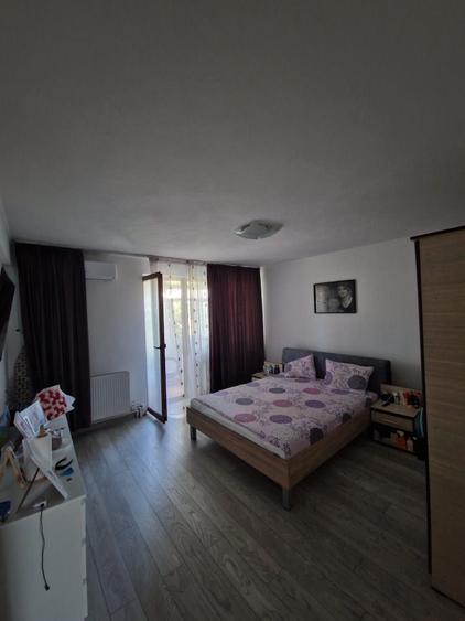 Apartament cu 3 camere decomandat în Uiești