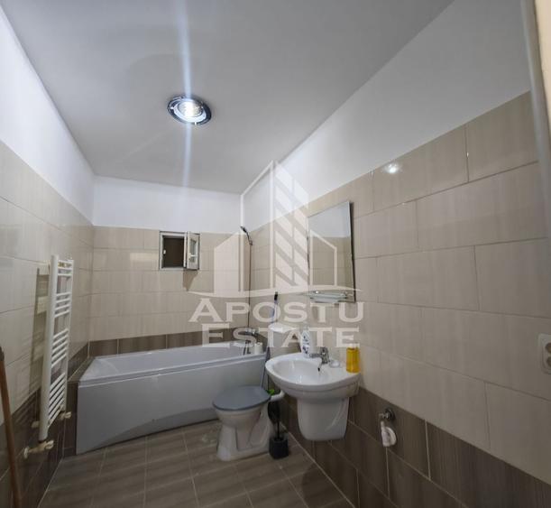 Apartament cu 3 camere nedecomandat, mobilat în Lipovei
