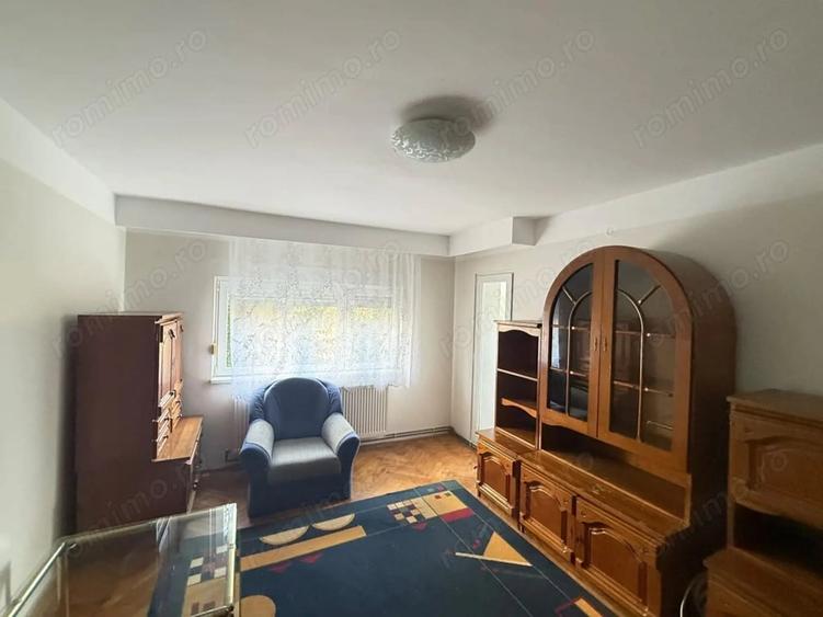 Apartament cu 2 camere decomandat în Polivalentă