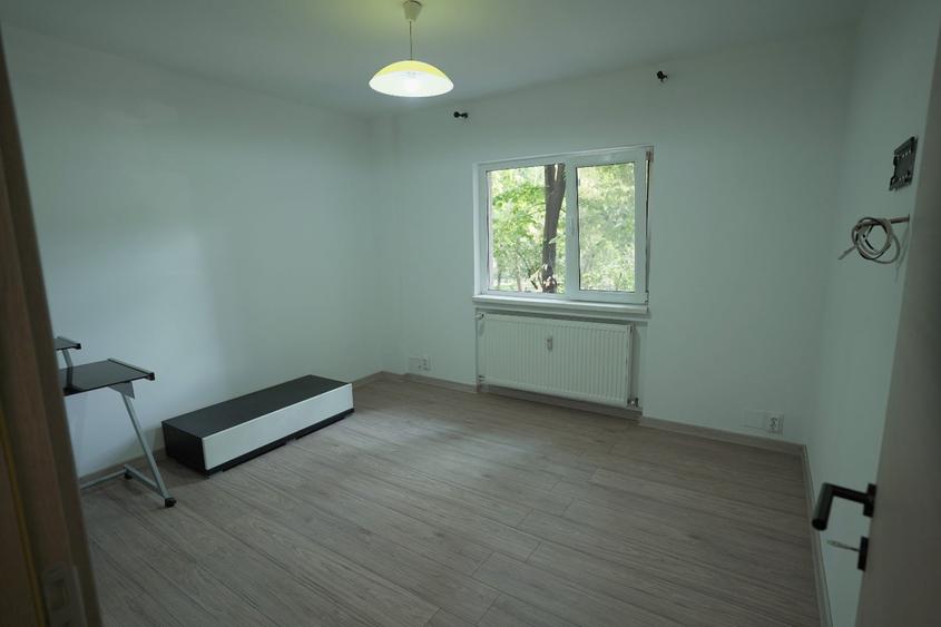 Apartament cu 3 camere decomandat în Drumul Taberei