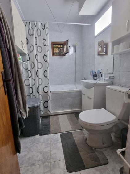 Apartament cu 4 camere semidecomandat, mobilat în Nicolina