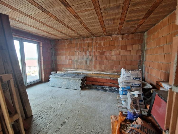 Casă cu 5 camere cu Teren 500 Mp în Șura Mare