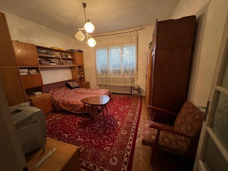 Casă cu 5 camere cu Teren 483 Mp în Central